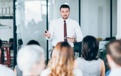 Peut-on Réellement Former à la Bienveillance ? Plongée dans les Programmes de Formation Petite Enfance